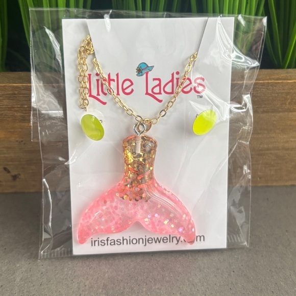 Little Ladies Mermaid Tail Pendant Necklace NEW - Picture 1 of 3